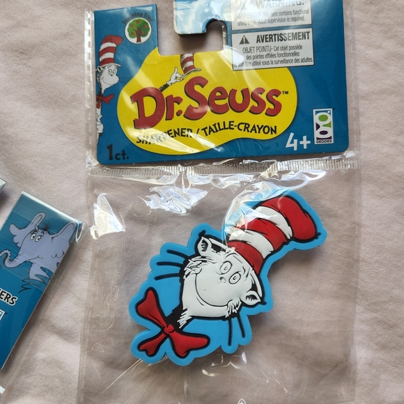 Dr. Seuss bundle 6 Pencils, 6 Erasers, 1 Pencil Sharpenir - Picture 6 of 12